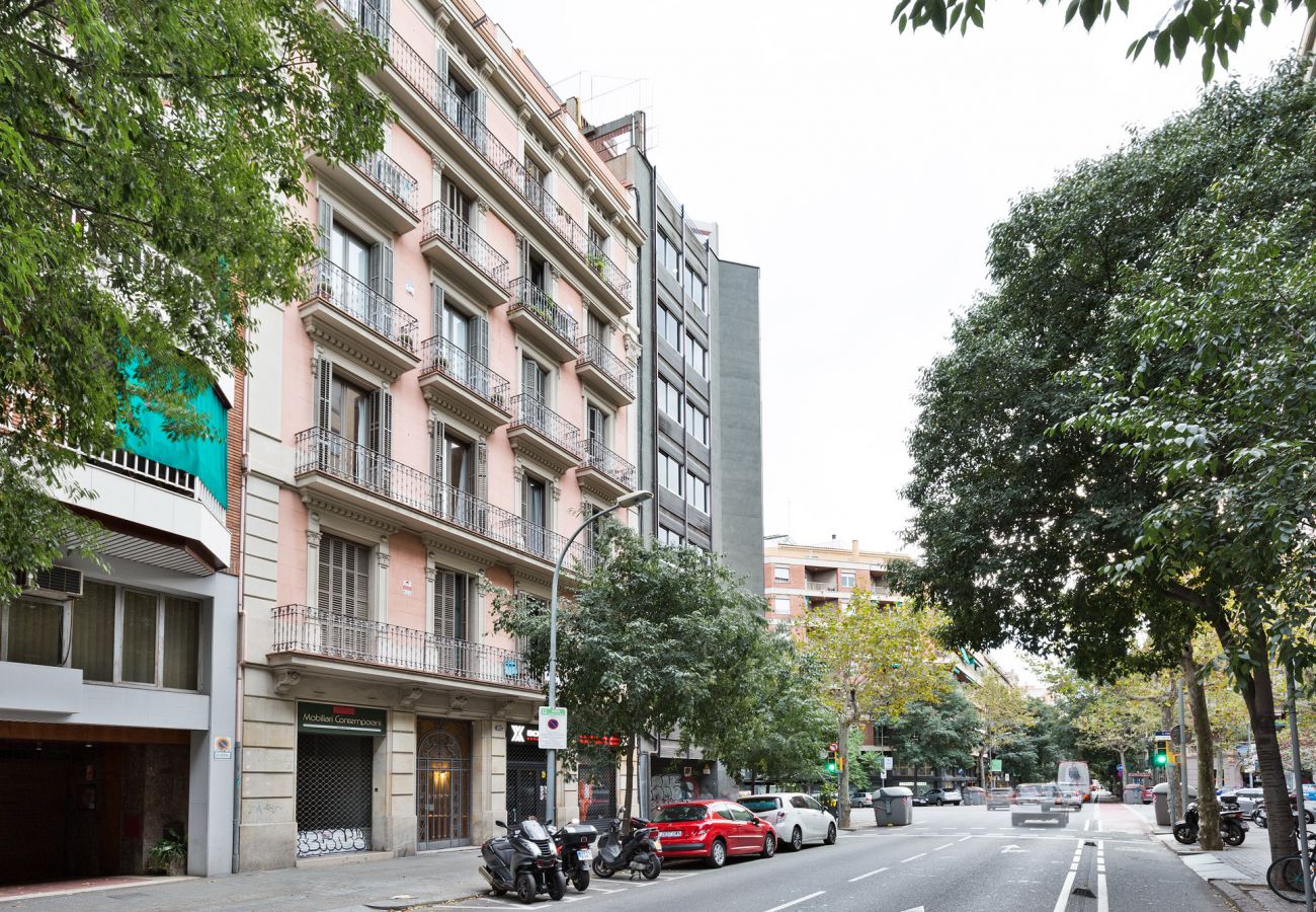 Apartamento en Barcelona - Eixample City Center 2BR Flat | 3 min. Urgell