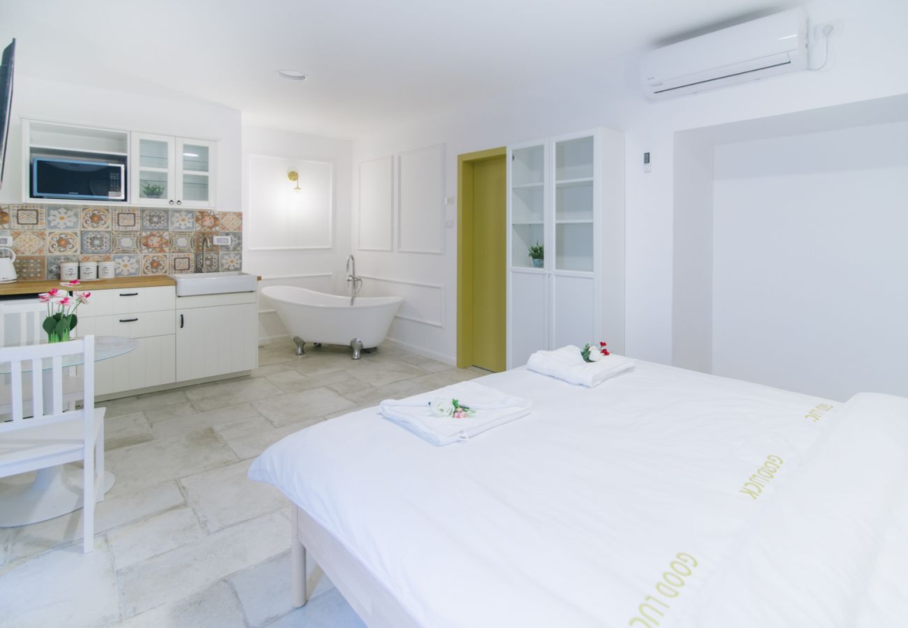 Alquiler por habitaciones en Neve Zohar - Olala Dead Sea Yellow Suite