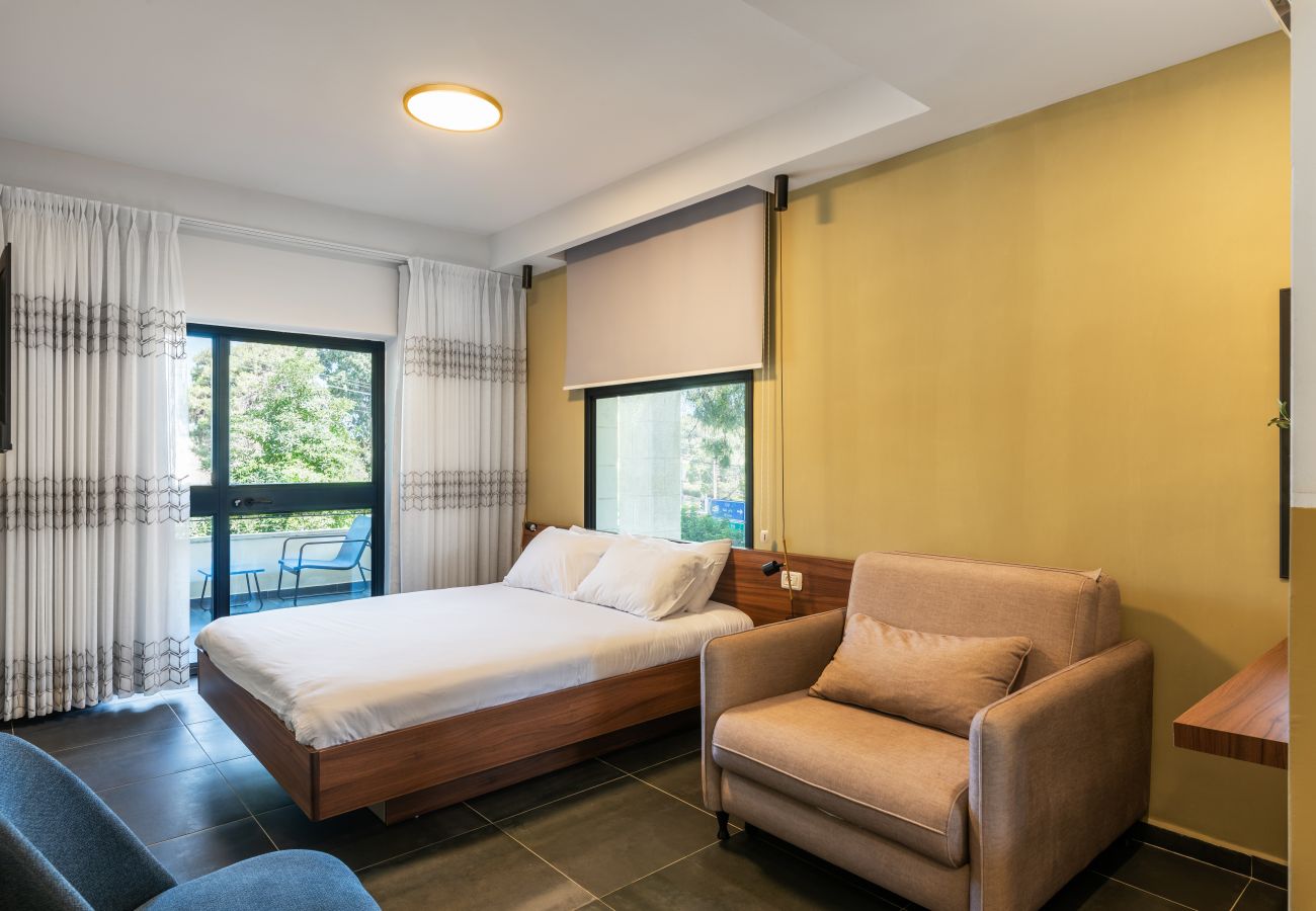 Alquiler por habitaciones en Haifa - Olala Carmel Suite Triple Room with Balcony