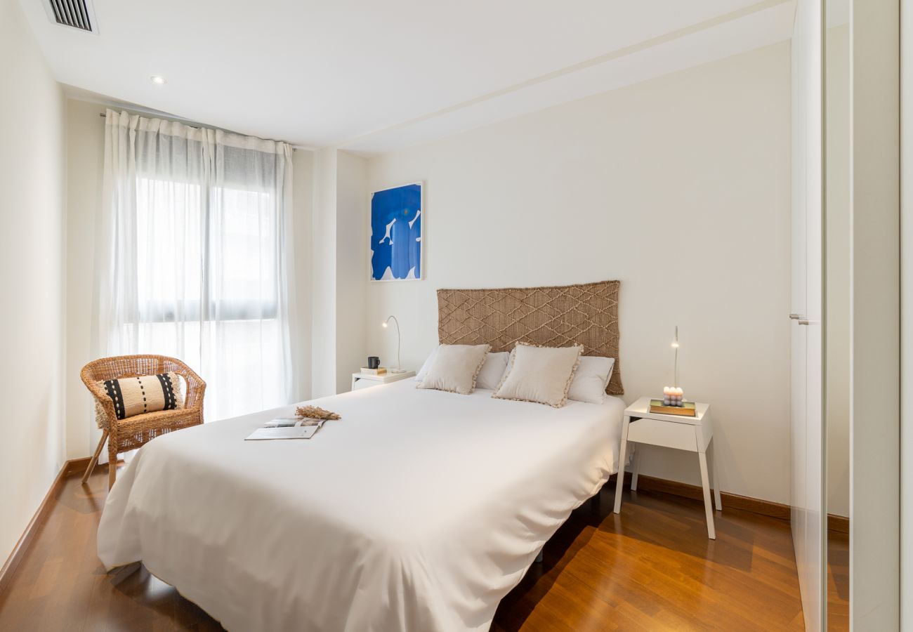 Appartement à Barcelone - Exclusive Les Corts 2BR Apartment w/Balcony