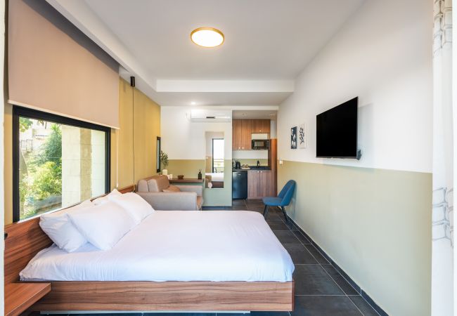 Quarto em Haifa - Olala Carmel Suite Triple Room with Balcony