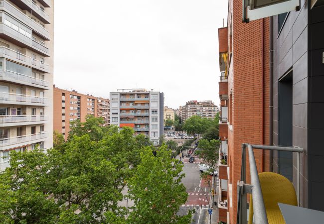 Apartamento em Barcelona - Exclusive Les Corts 2BR Apartment w/Balcony
