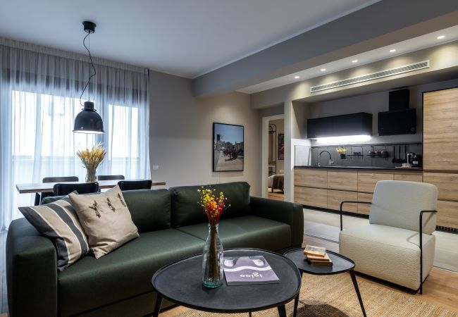 Apartamento em Bucharest - Maison Bucarest - 2-Bedroom Apartment with Balcony