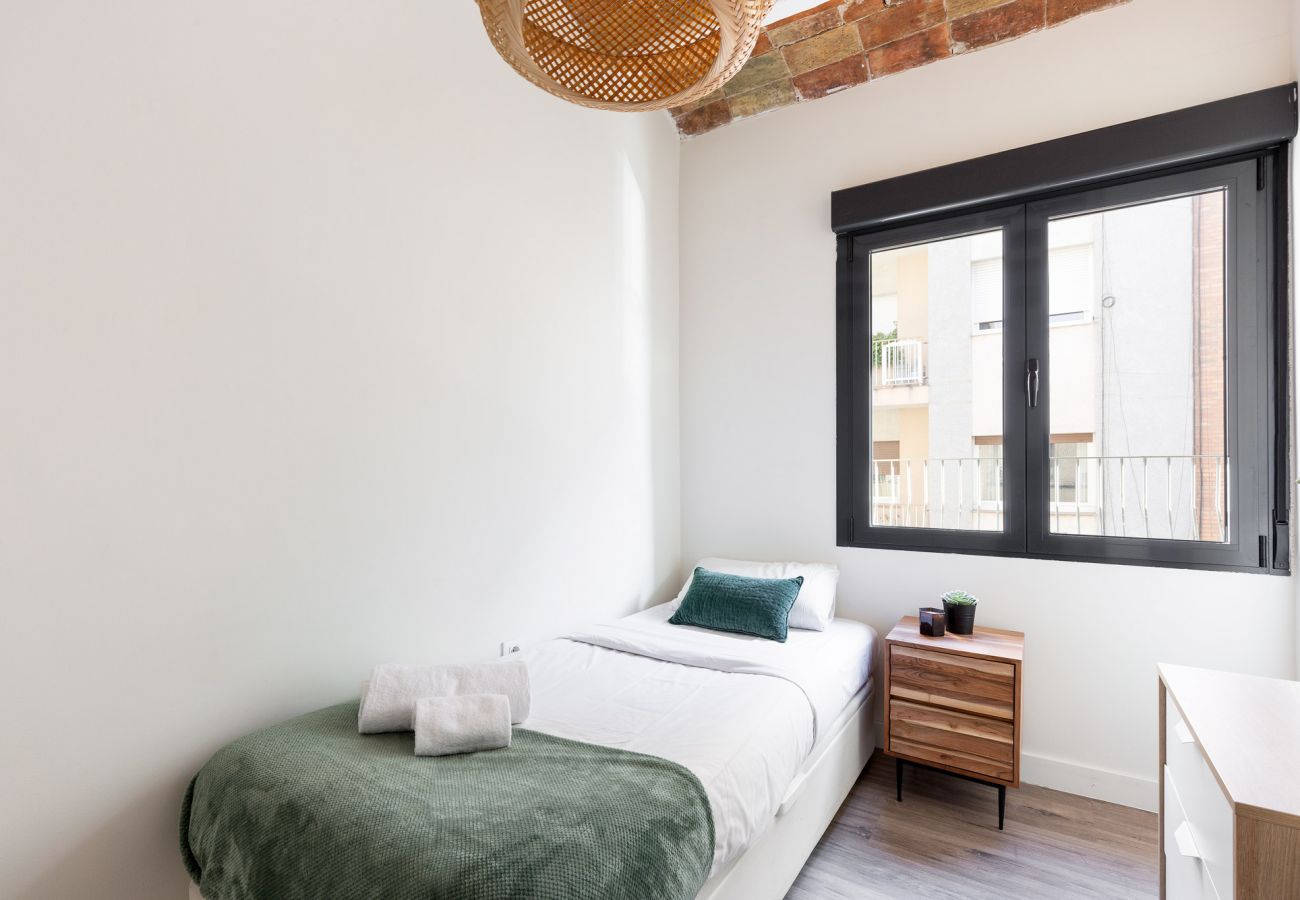Apartment in Hospitalet de Llobregat - Olala Modern Catalan Flat 15m Camp Nou