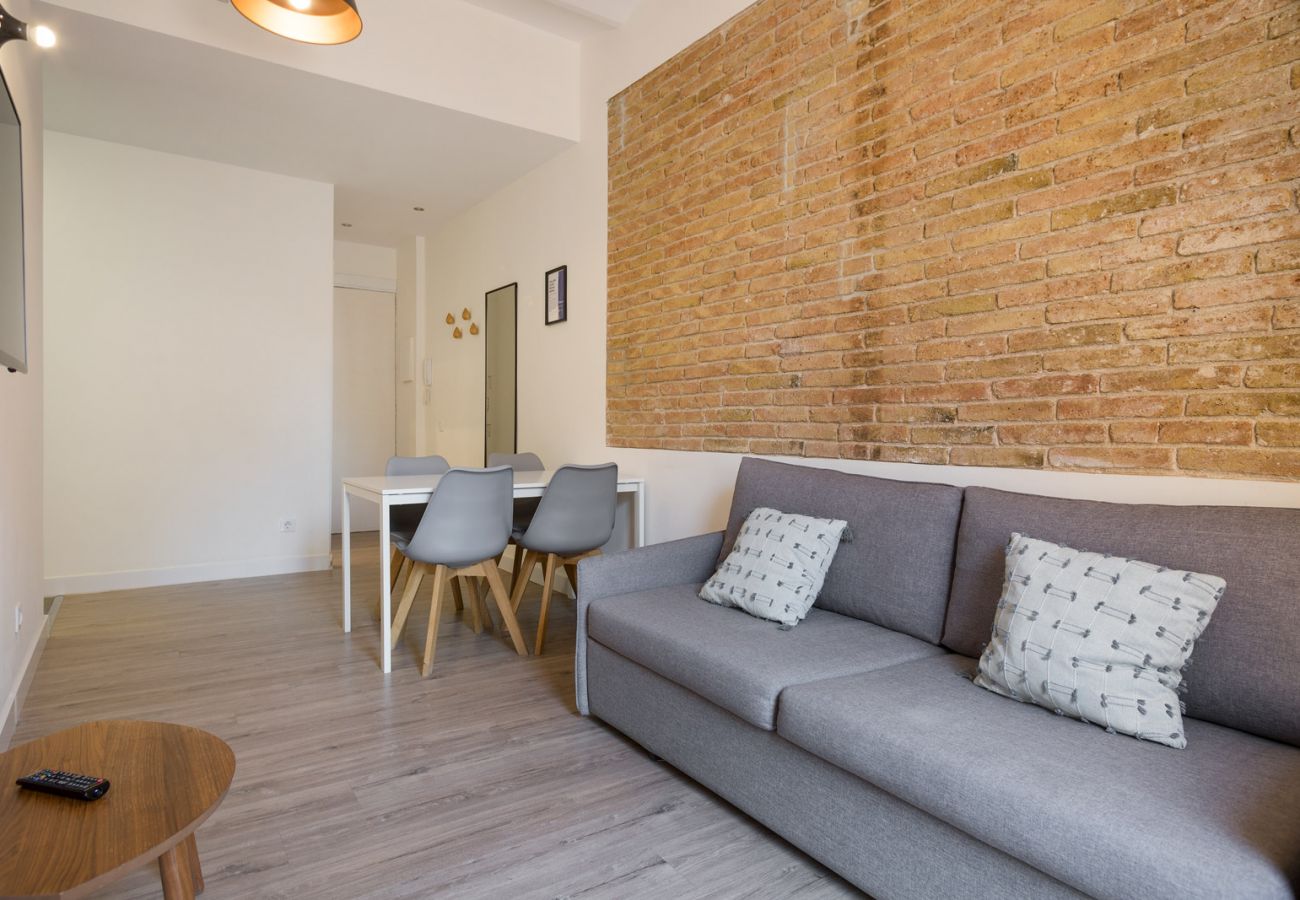 Apartment in Hospitalet de Llobregat - Olala Design Apartment 1.2|Terrace|10m Pl.España