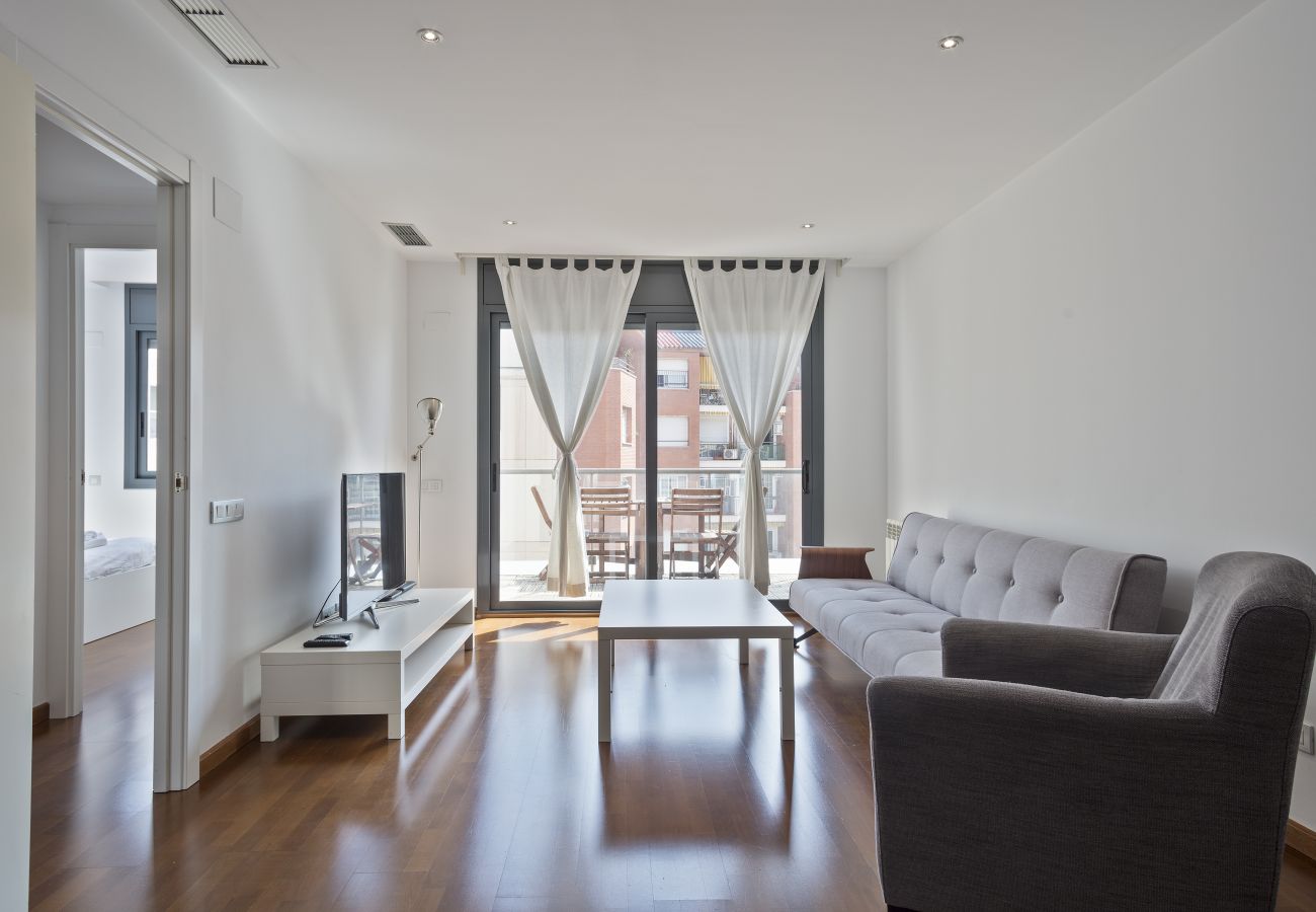 Apartment in Barcelona - Exclusive Les Corts 2BR 6.4 Apartment w/Balcony 
