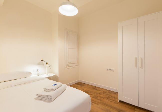 Apartment in Hospitalet de Llobregat - Olala Santiago Apartment 2.3 | 16 min. Pl. España