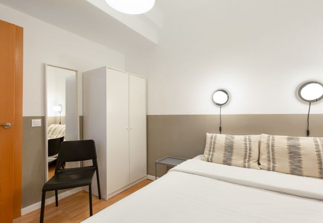 Apartment in Hospitalet de Llobregat - Olala Santiago Apartment 2.2 | 16 min. Pl. España