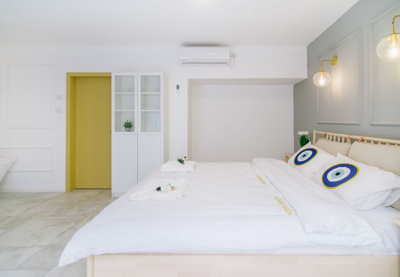 Rent by room in Neve Zohar - Olala Dead Sea Yellow Suite
