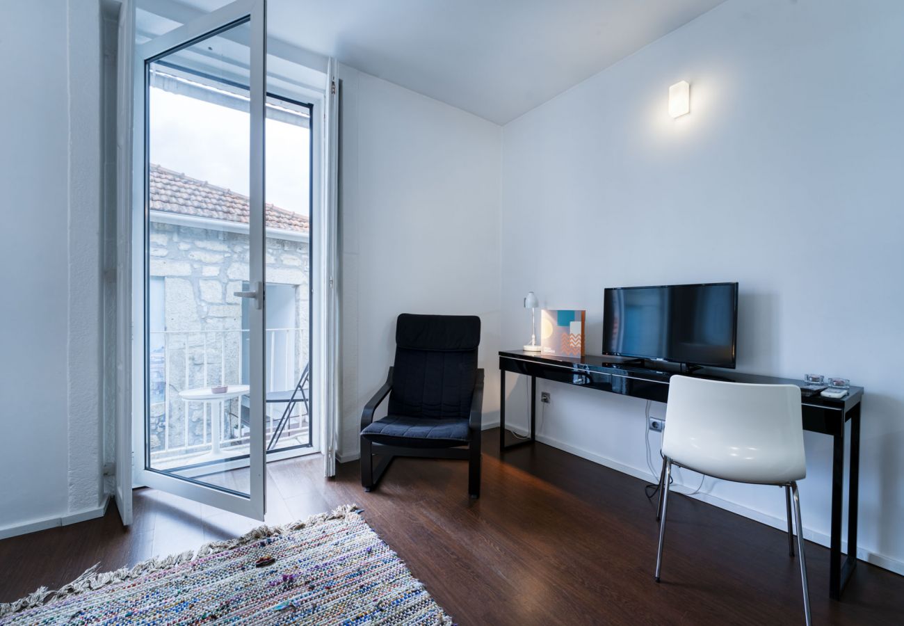 Rent by room in Porto - Olala Fine Arts VASARELY Twin Room