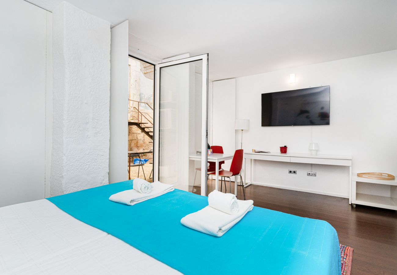 Rent by room in Porto - Olala Fine Arts MIRO Twin Room
