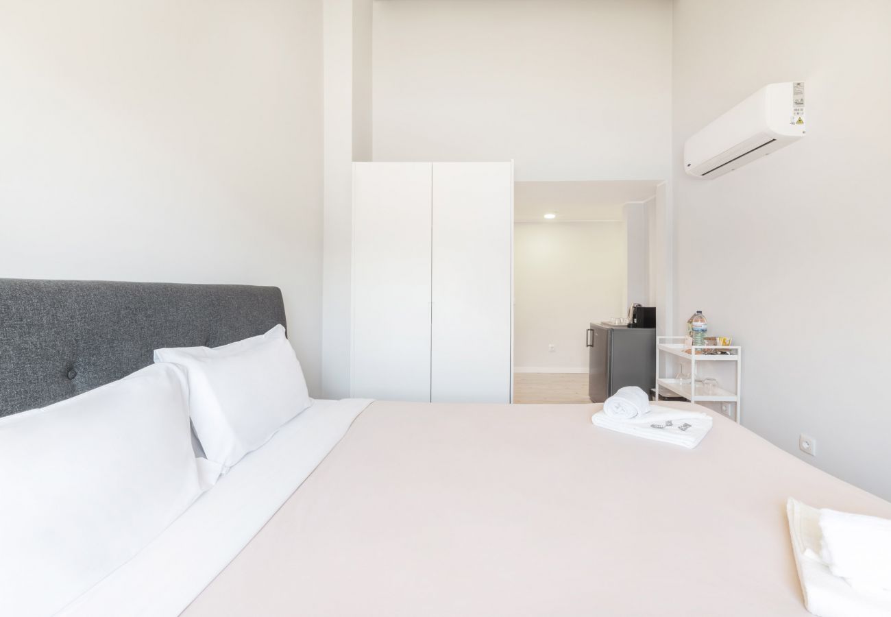 Rent by room in Lisbon - Olala Lisbon Oriente Suites C.2.2