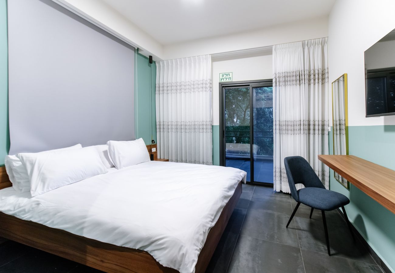 Rent by room in Haifa -  Olala Carmel Suite 2.2