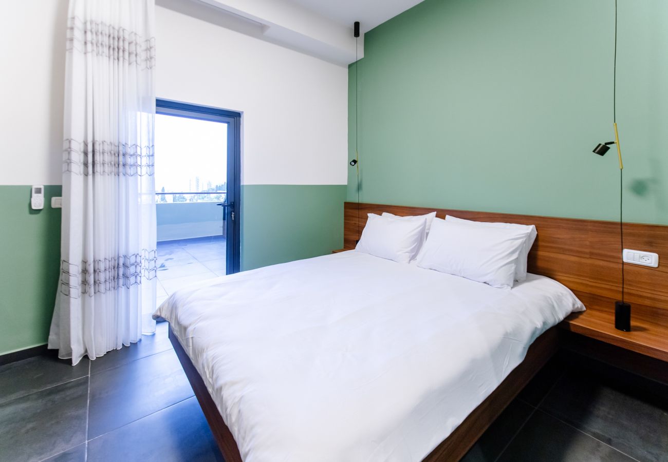 Rent by room in Haifa -  Olala Carmel Suite 3.3