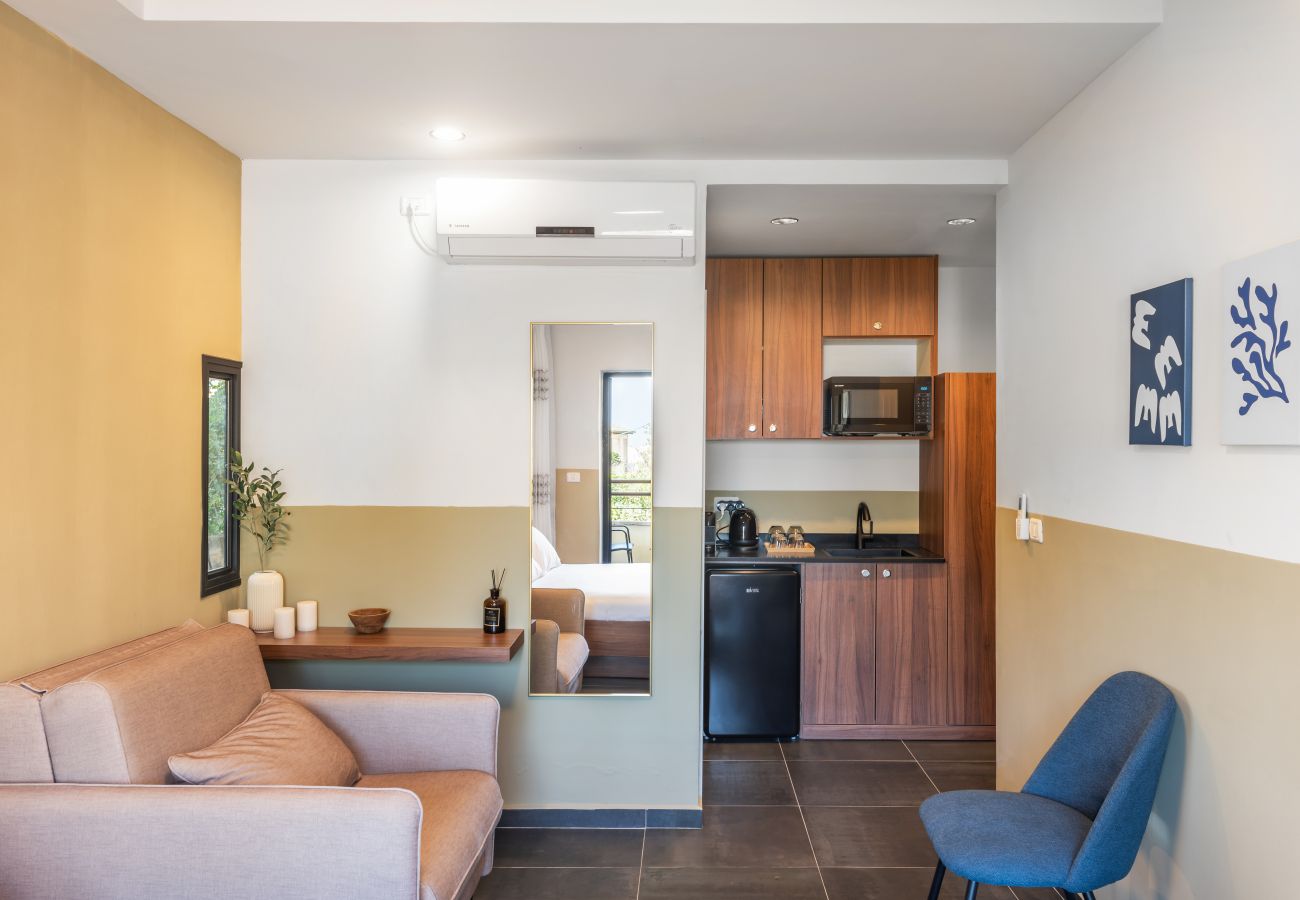 Rent by room in Haifa - Olala Carmel Suite Triple Room with Balcony