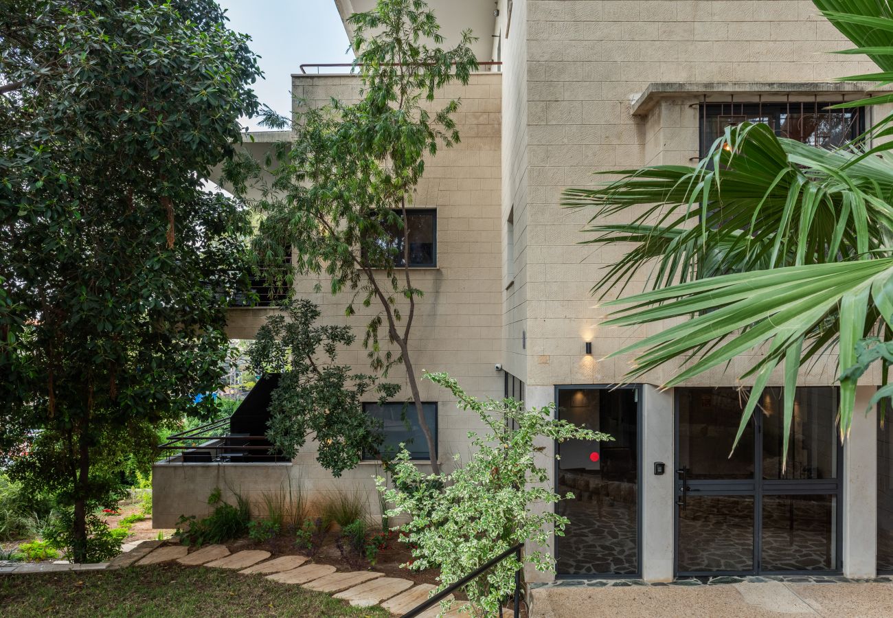 Rent by room in Haifa - Olala Carmel Suite Triple Room