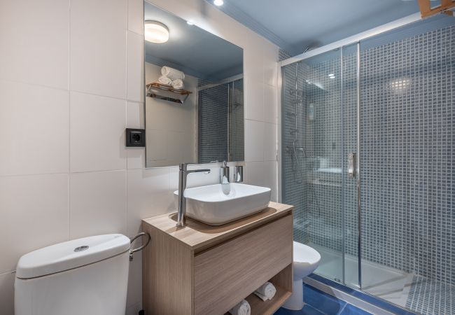 Rent by room in Granada - Olala Granada Suite - Double Triple Room