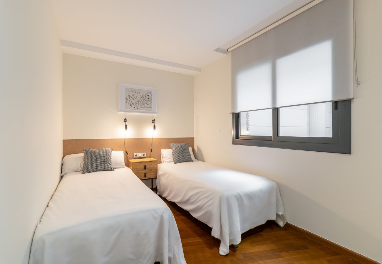 Apartment in Barcelona - Exclusive Les Corts 2BR Apartment w/Balcony