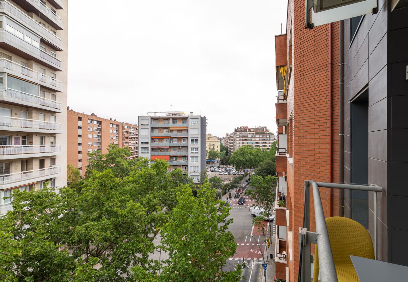 Apartment in Barcelona - Exclusive Les Corts 2BR Apartment w/Balcony