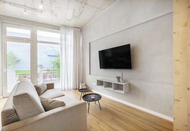 Studio in Lisbon - Olala Lisbon Oriente Apartment with Patio (4 guests)