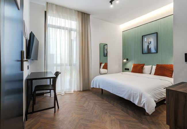 Rent by room in Madrid - Style Suites - Double Room