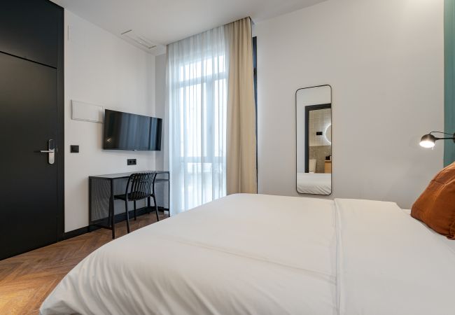 Rent by room in Madrid - Style Suites - Double Room