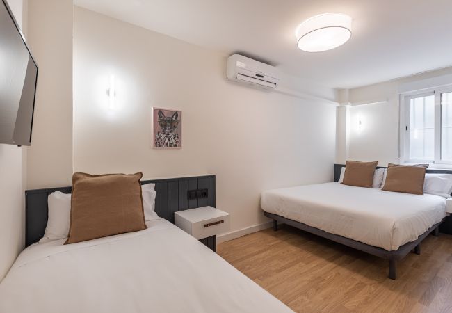 Rent by room in Granada - Olala Granada Suite - Twin Triple Room